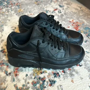 NIKE AIRMAX 90 leather. EUC