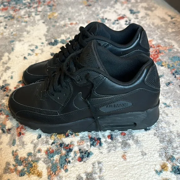 NIKE AIRMAX 90 leather. EUC