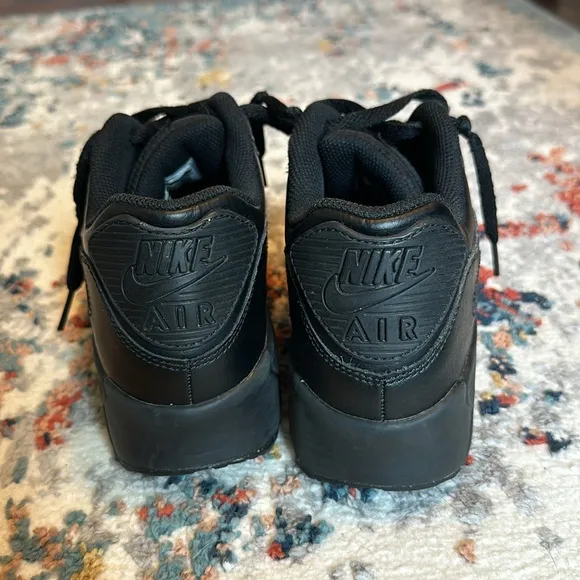 NIKE AIRMAX 90 leather. EUC