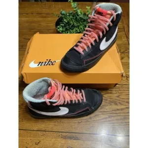 𝅺nike Blazer Mid 77 GS Black Atomic Pink {DD7710-001} Size 5Y/Women’s Size 6.5