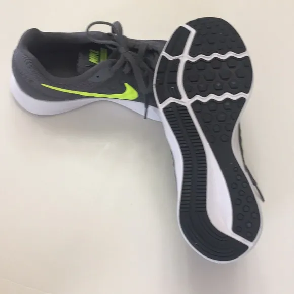 Nike Downshifter 5.5 big kids athletic Shoes,NEW