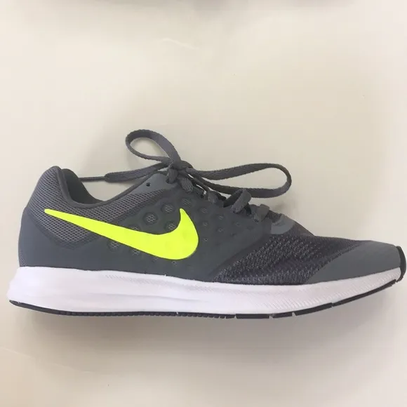 Nike Downshifter 5.5 big kids athletic Shoes,NEW