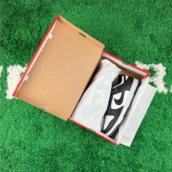 Nike Dunk Low Black White Men size 10 DD1391-100