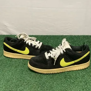 Nike Dunk Low Cl 2009 sneakers men’s size 8.5 (OKPM-04-024)