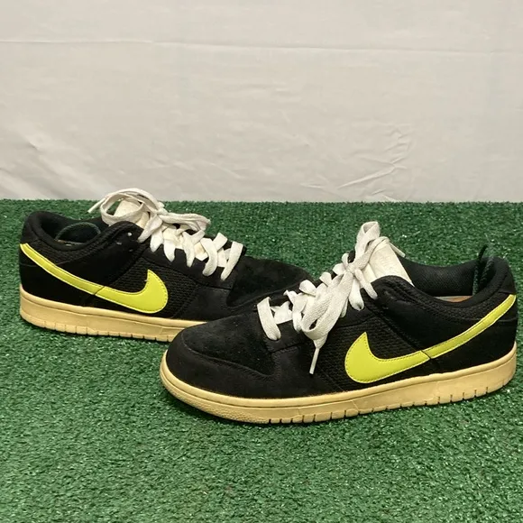 Nike Dunk Low Cl 2009 sneakers men’s size 8.5 (OKPM-04-024)