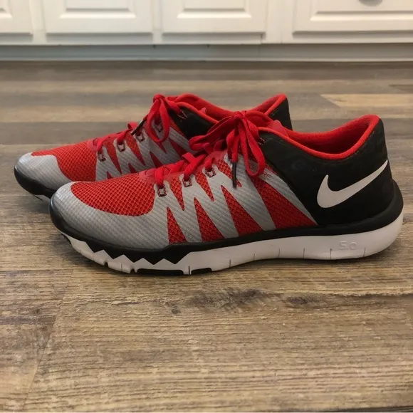 Nike Flywire 5.0 University of Georgia shoes Men’s size 9 EUC
