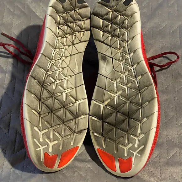 Nike Free Run fly knit shoes men’s size 12 red pre-owned condition