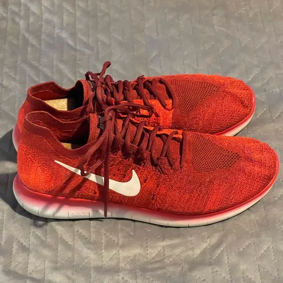 Nike Free Run fly knit shoes men’s size 12 red pre-owned condition