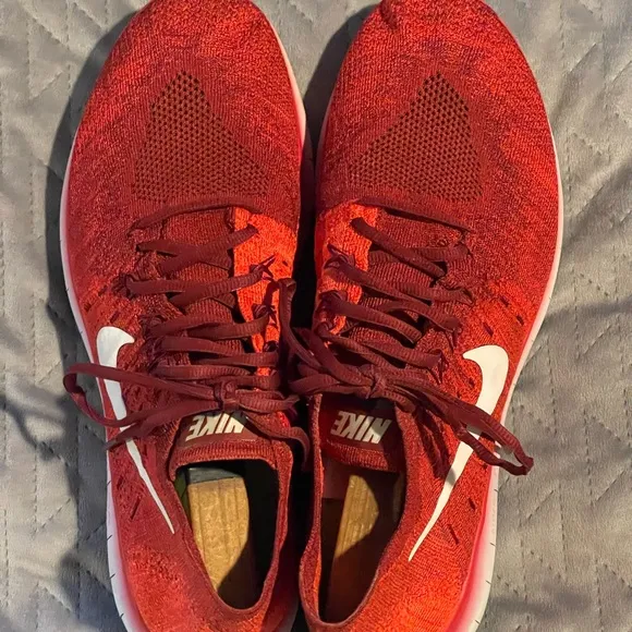 Nike Free Run fly knit shoes men’s size 12 red pre-owned condition