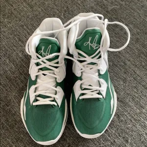 Nike green basketball shoes
