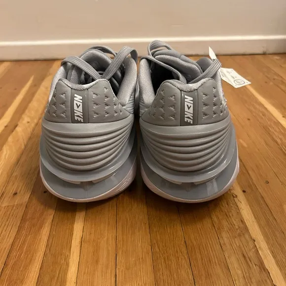 Nike GT cut 2 size 6 with box
