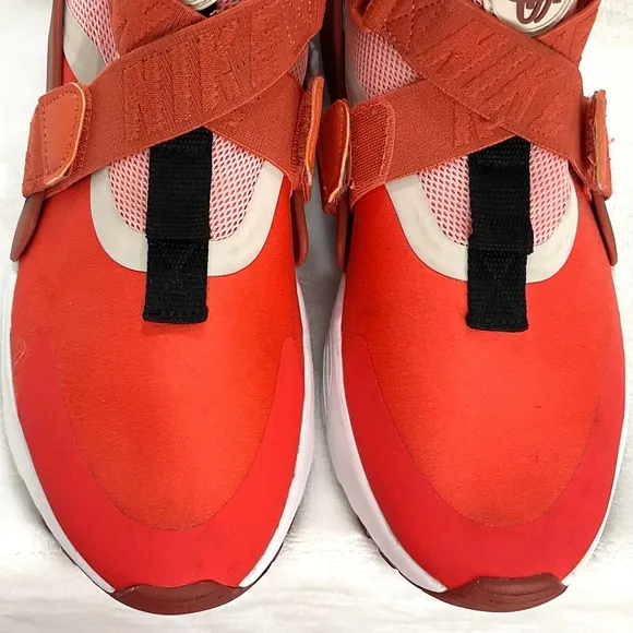 Nike Huarache Habanero  Lace  Up City Sneaker  youth Size 6Y (Women’s size 7.5)