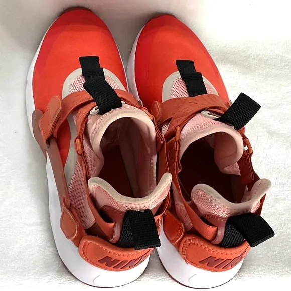 Nike Huarache Habanero  Lace  Up City Sneaker  youth Size 6Y (Women’s size 7.5)