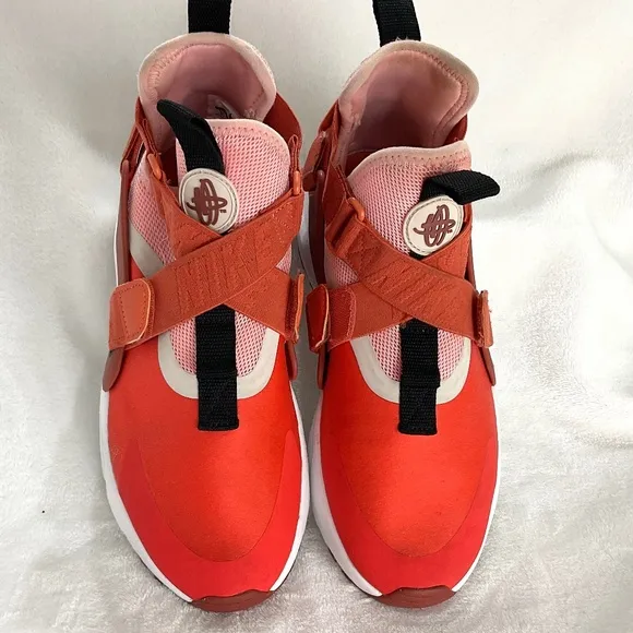 Nike Huarache Habanero  Lace  Up City Sneaker  youth Size 6Y (Women’s size 7.5)