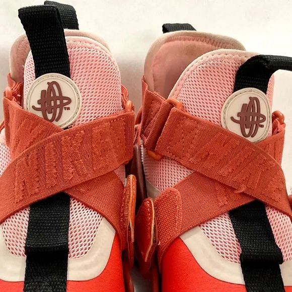 Nike Huarache Habanero  Lace  Up City Sneaker  youth Size 6Y (Women’s size 7.5)