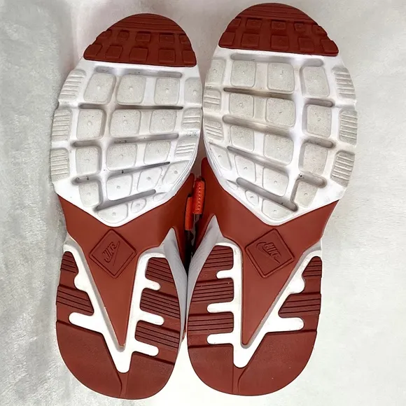 Nike Huarache Habanero  Lace  Up City Sneaker  youth Size 6Y (Women’s size 7.5)