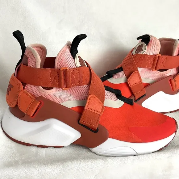 Nike Huarache Habanero  Lace  Up City Sneaker  youth Size 6Y (Women’s size 7.5)
