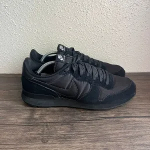 Nike Internationalist ID By You Triple Black Athletic‎ Shoes Men’s Size 12