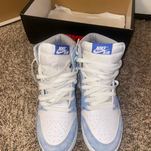 Nike Jordan 1 Hyper Royal Shoes