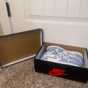 Nike Jordan 1 Hyper Royal Shoes
