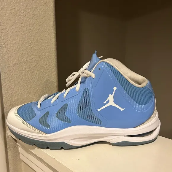 Nike Jordan Play In This 2 Men’s Sz 9 Basketball Shoes 510581-400 Carolina Blue