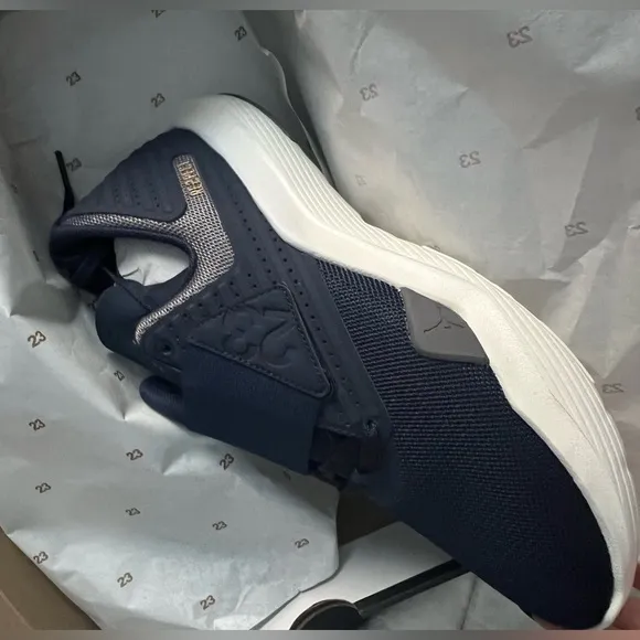 Nike Jordan Relentless RE2PECT Derek Jeter COLLEGE NAVY/GOLD
