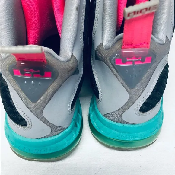 NIKE KD SNEAKER SHOES SIZE 7Y