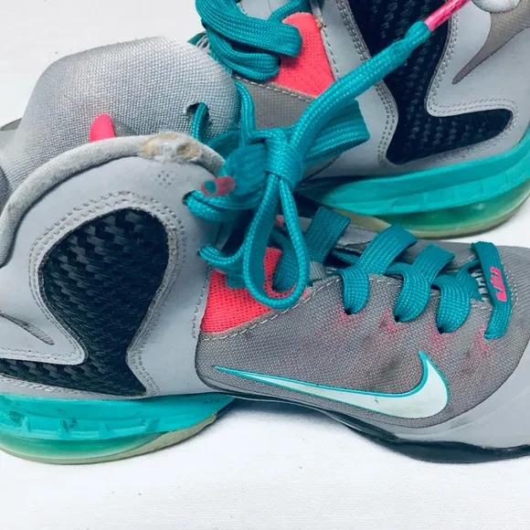 NIKE KD SNEAKER SHOES SIZE 7Y