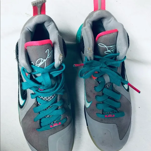 NIKE KD SNEAKER SHOES SIZE 7Y