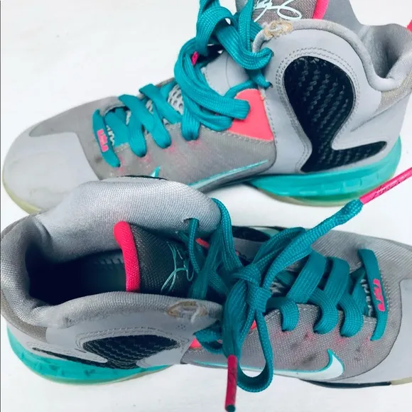 NIKE KD SNEAKER SHOES SIZE 7Y