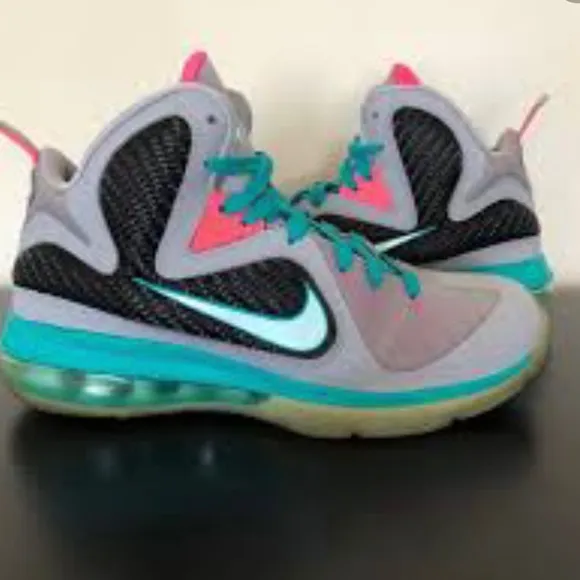 NIKE KD SNEAKER SHOES SIZE 7Y