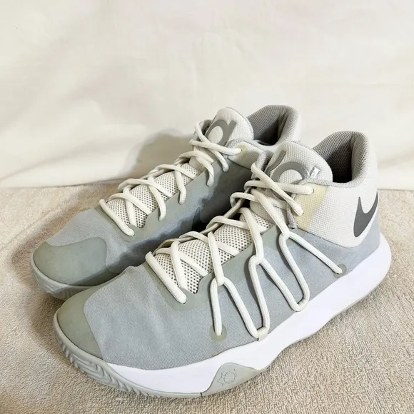 Nike KD Trey 5 V White Pure Platinum size 10 MEN’S BASKETBALL SHOES
