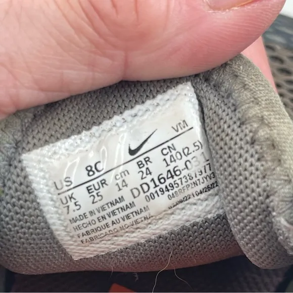 Nike Kids Unisex Air Max 270 Baby Toddler Athletic Shoes - Size 8 C