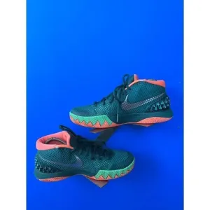 Nike Kyrie 1 Flytrap Green Basketball Shoes 705277-313 Men’s Size 8 (B25)