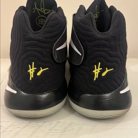 Nike Kyrie 2 Parade Men’s Sneakers