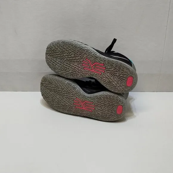 Nike Kyrie 7 VII Irving Pixel Camo Boys Basketball Shoes Size 5.5Y CT4080-008