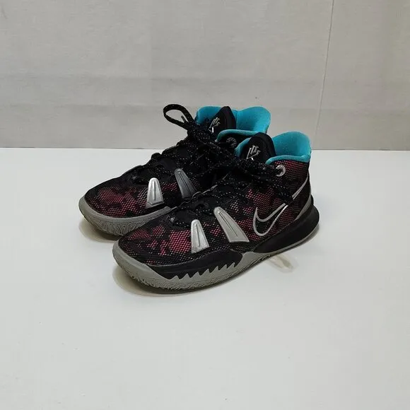 Nike Kyrie 7 VII Irving Pixel Camo Boys Basketball Shoes Size 5.5Y CT4080-008