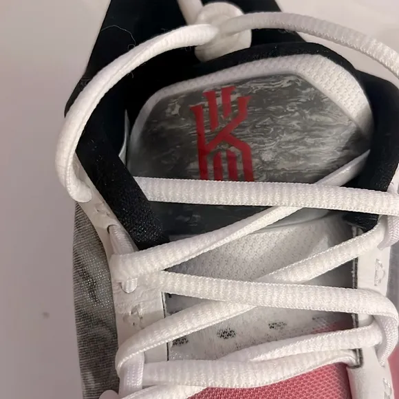 Nike Kyrie 8 Unisex Shoes Size 10.5 Color: White/University Red Black Like New!!