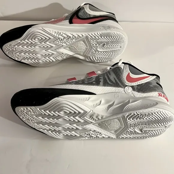 Nike Kyrie 8 Unisex Shoes Size 10.5 Color: White/University Red Black Like New!!