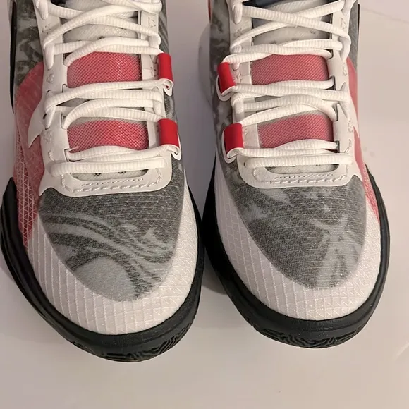 Nike Kyrie 8 Unisex Shoes Size 10.5 Color: White/University Red Black Like New!!