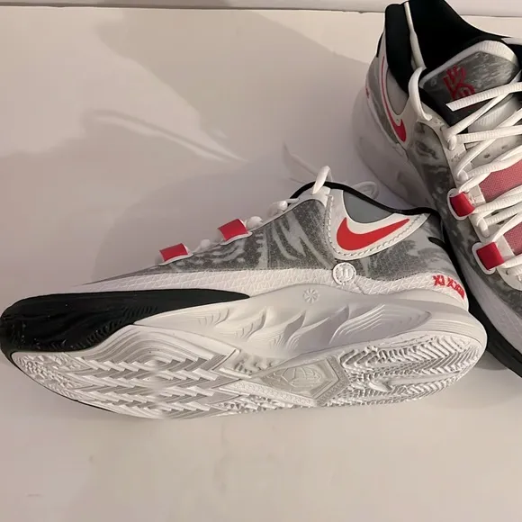 Nike Kyrie 8 Unisex Shoes Size 10.5 Color: White/University Red Black Like New!!
