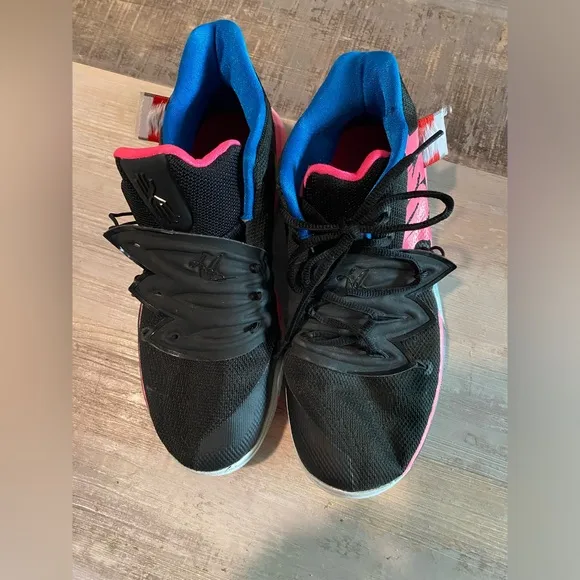 Nike Kyrie Just Do It sneakers- 7Y