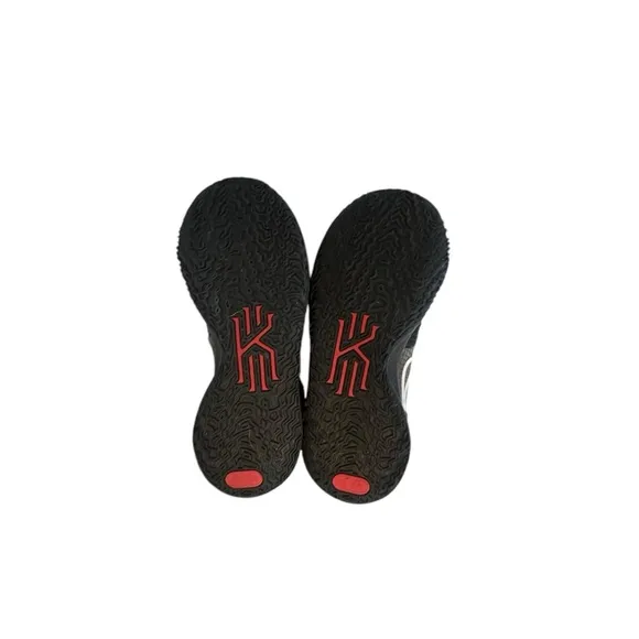 Nike Kyrie Low 4 Men’s Size 7 Bred Black University Red Basketball CW3985-006