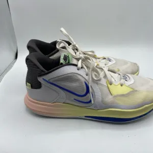 Nike Kyrie Mens low basketball shoe limited edition size 10