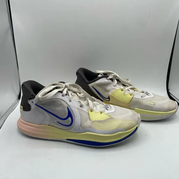 Nike Kyrie Mens low basketball shoe limited edition size 10