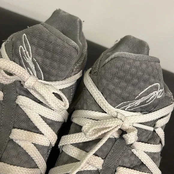 Nike Lebron 17 Low Men’s Sneakers Particle Gray, White Size 8 EUC