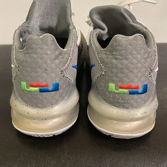 Nike Lebron 17 Low Men’s Sneakers Particle Gray, White Size 8 EUC