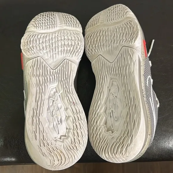 Nike Lebron 17 Low Men’s Sneakers Particle Gray, White Size 8 EUC