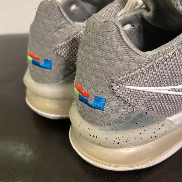 Nike Lebron 17 Low Men’s Sneakers Particle Gray, White Size 8 EUC