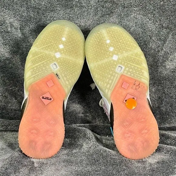 Nike LeBron 18 Basketball Shoes women’s 6.5 / Youth’s 5Y Multicolor